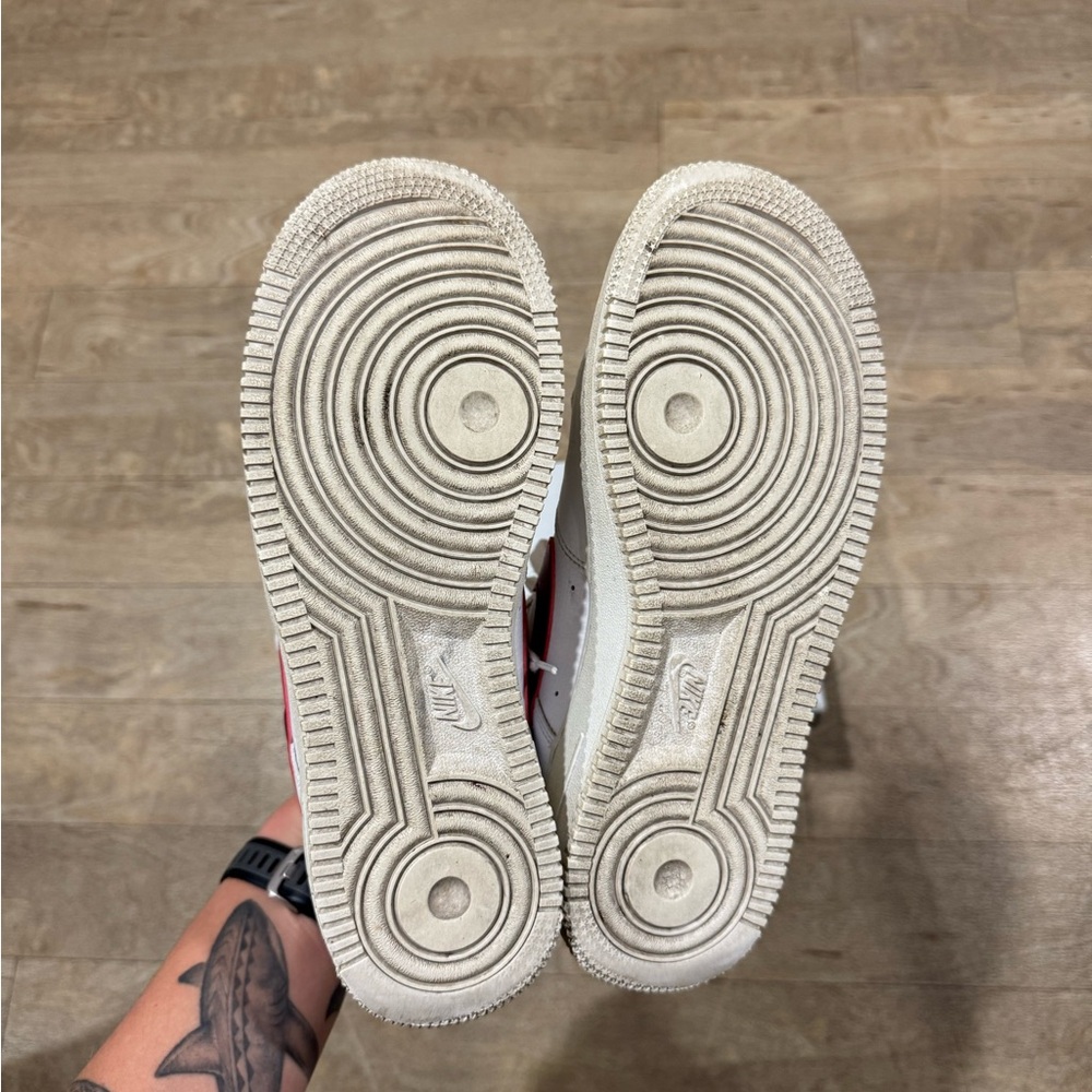 Nike Women's White and Red Low-Top Sneakers - Picture 9 of 11